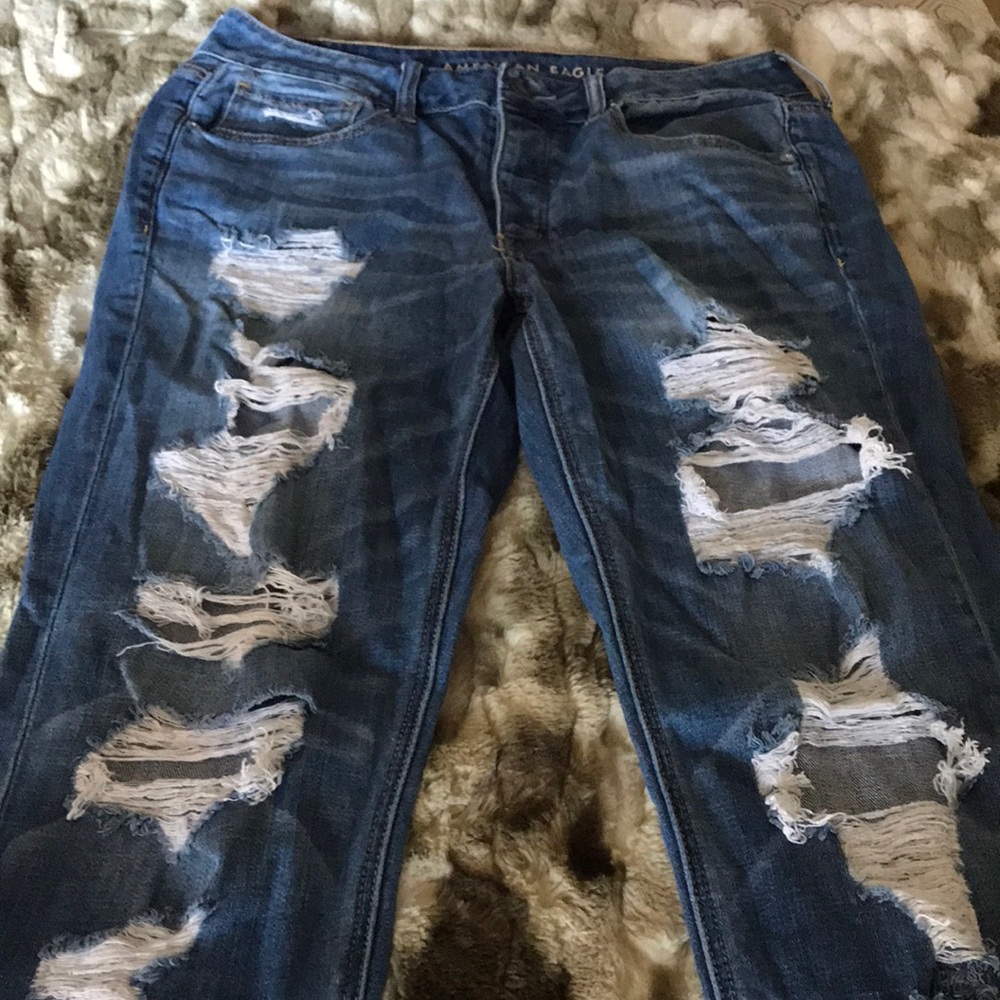 AE distressed Boyfriend Jeans